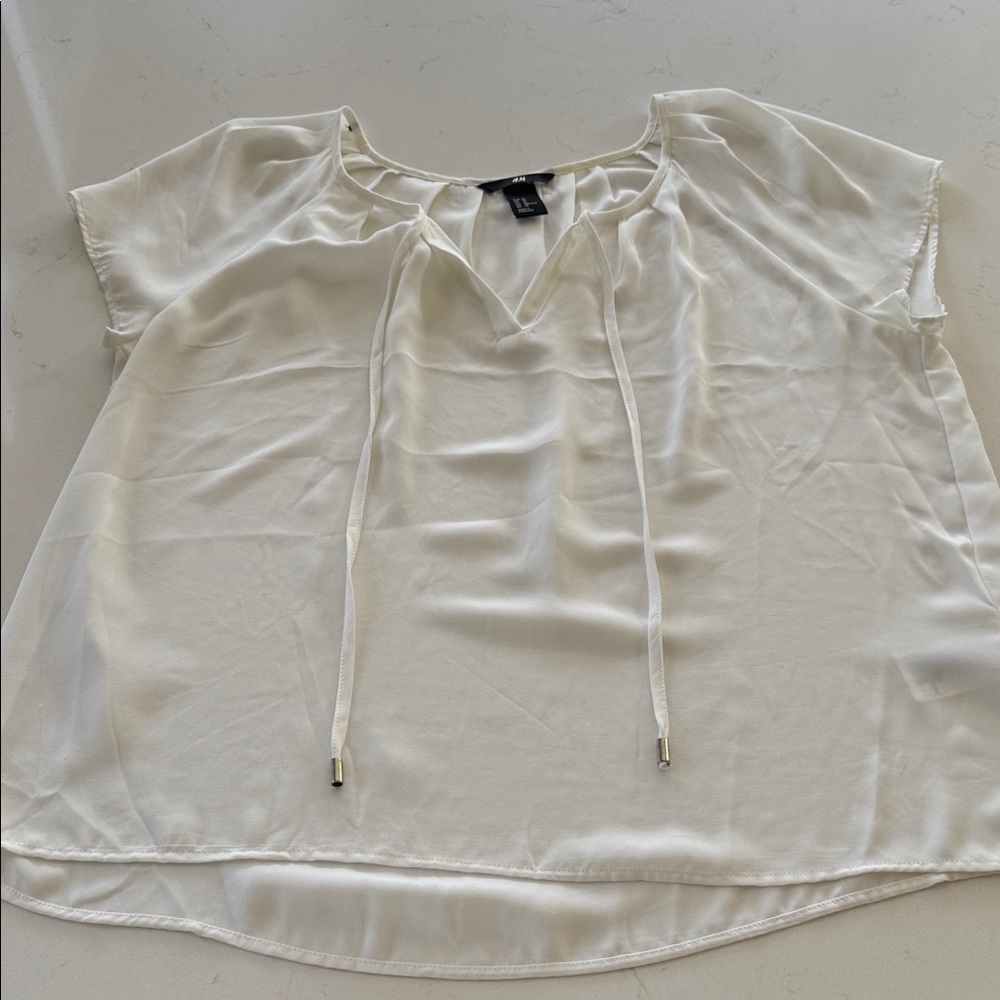 H&M Cream Blouse with Tie Detail Size: 10 NWOT ✨